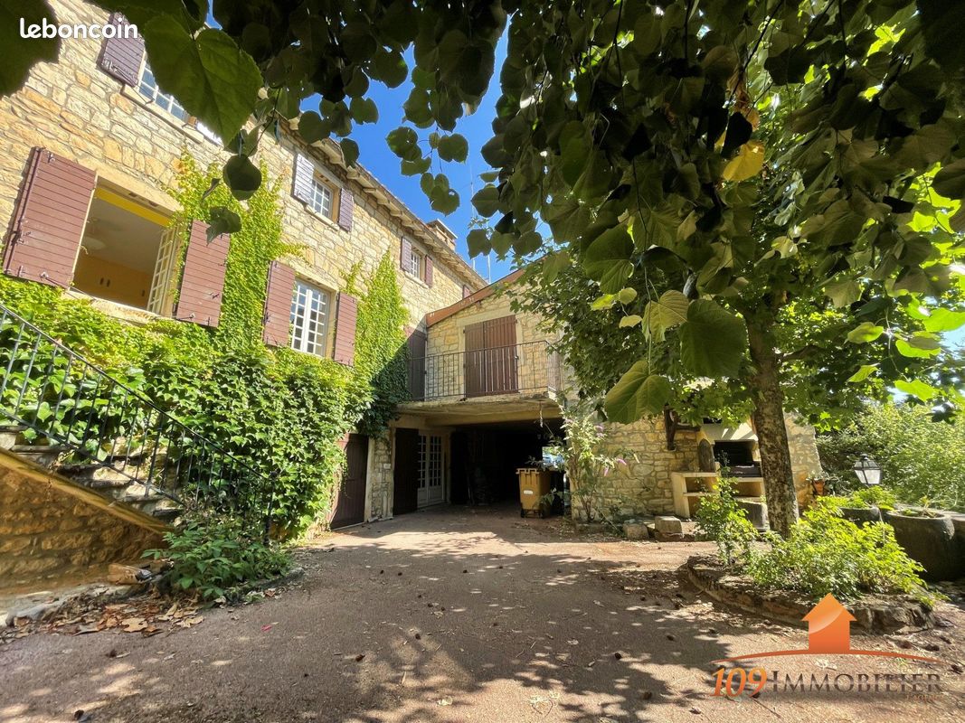 6 bedrooms House in Pommiers, France No. 273090