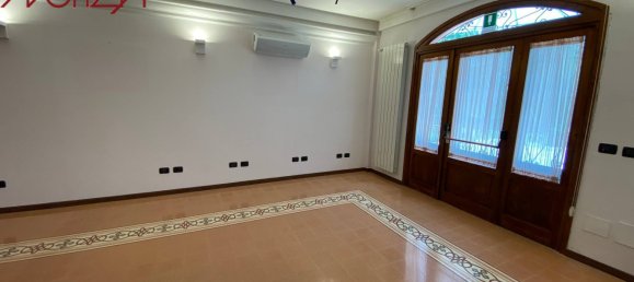 Вилла с 10 комнатами в Лукка, Италия № 82604 14