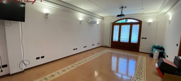 Вилла с 10 комнатами в Лукка, Италия № 82604 3