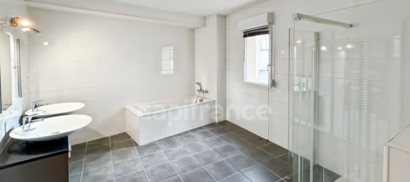 4 bedrooms Apartment in Le Creusot, France No. 205106 9