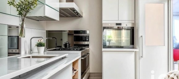 Apartamento de 3 dormitorios en Suresnes, France No. 316786 5