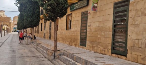 65m² Commercial property in Alicante, Spain No. 84088 3