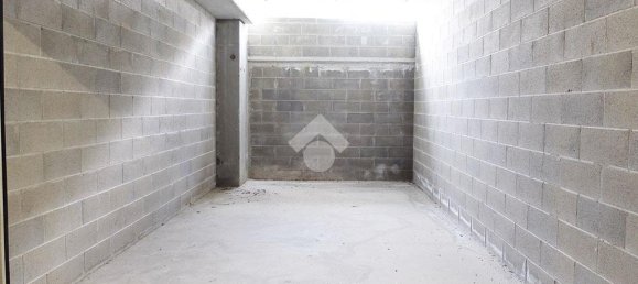 1 room Garage in Pomigliano d'Arco, Italy No. 1937 13