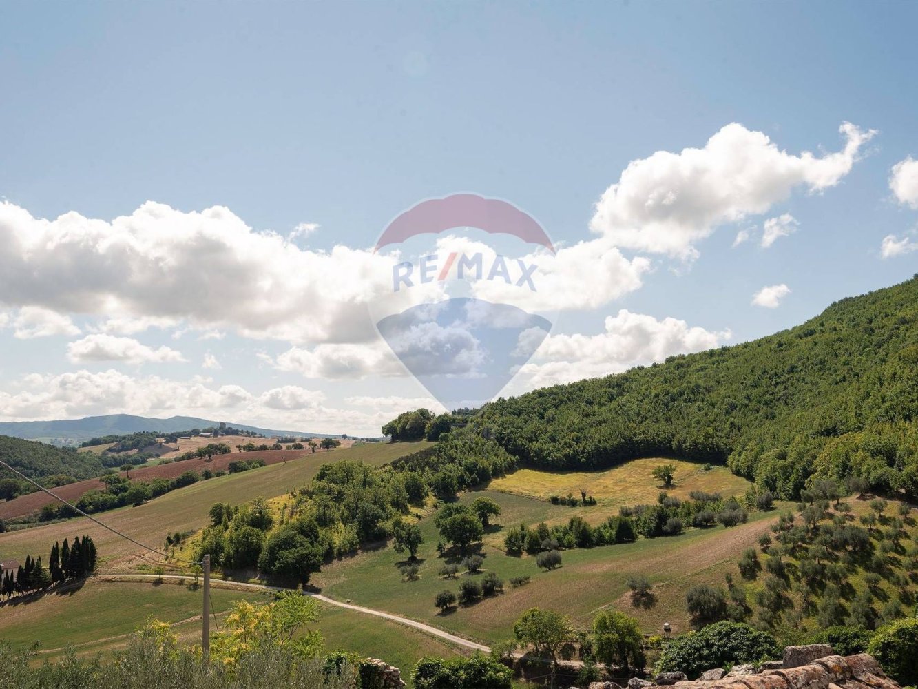28631m² Land in Apiro, Italy No. 356208