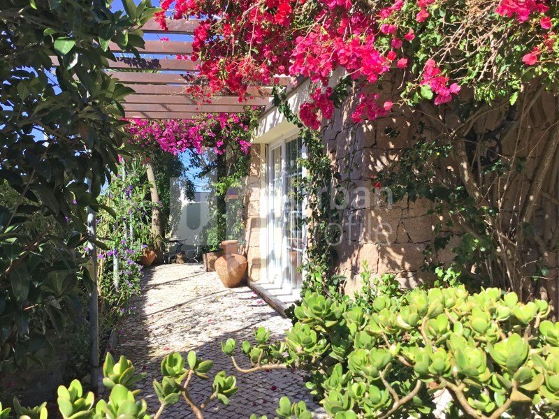 3 bedrooms Villa in Colares, Portugal No. 49372