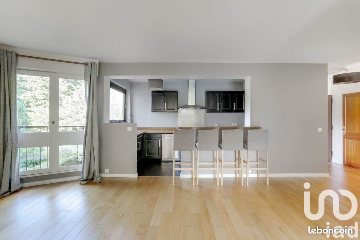 3 bedrooms Apartment in Yvelines, France No. 331319