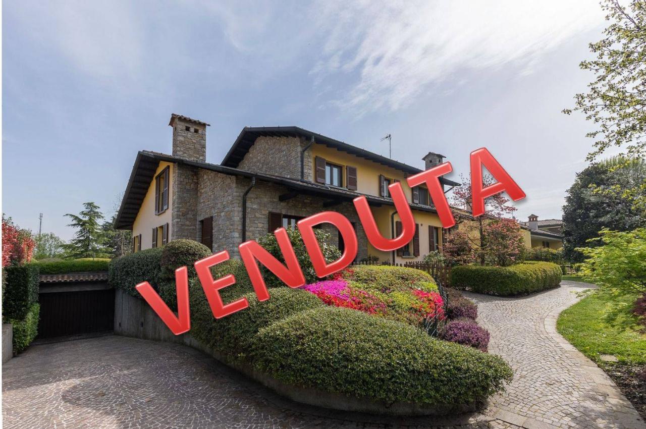 5 rooms Villa in Besana in Brianza, Italy No. 19145