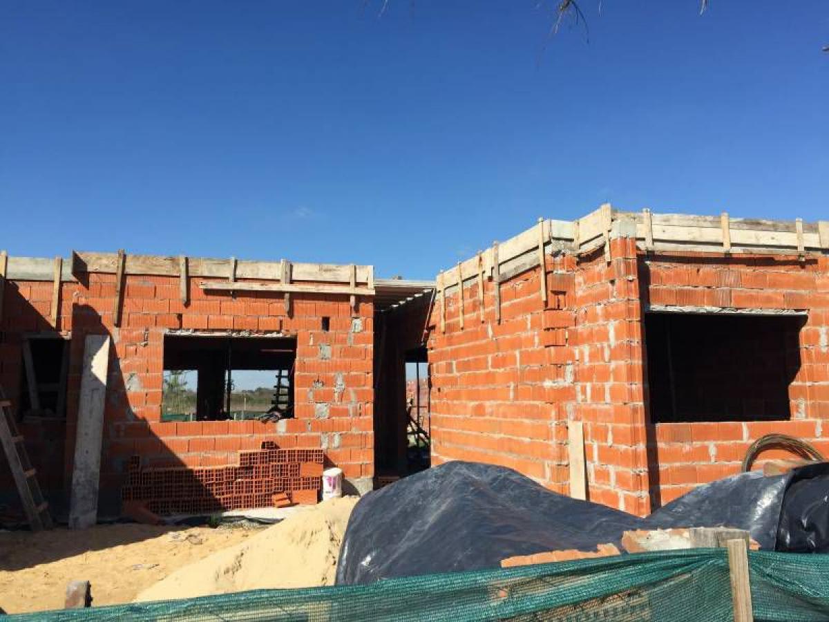 Casa de 4 dormitorios en Escobar, Argentina No. 17202