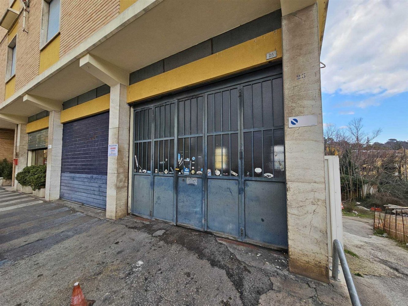 87m² Commercial property in San Severino Marche, Italy No. 87450