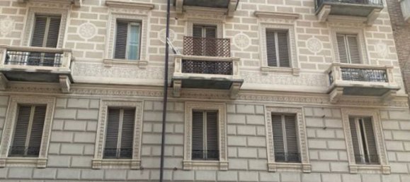 3 rooms Apartment in Turin, Italy No. 47214 2