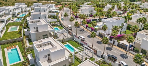 6 bedrooms Villa in Marbella, Spain No. 104326 3