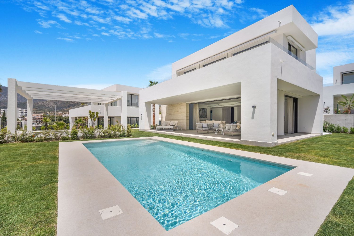 6 bedrooms Villa in Marbella, Spain No. 104326