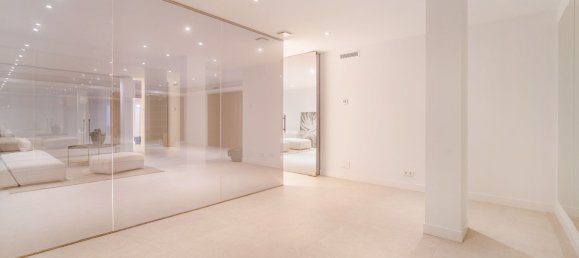 6 bedrooms Villa in Marbella, Spain No. 104326 17