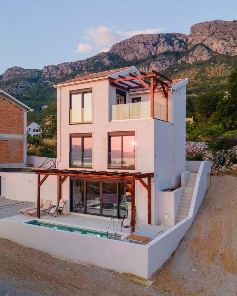 3 bedrooms House in Budva, Montenegro No. 2012