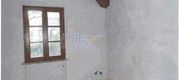 7 rooms Apartment in Lamporecchio, Italy No. 40736 13