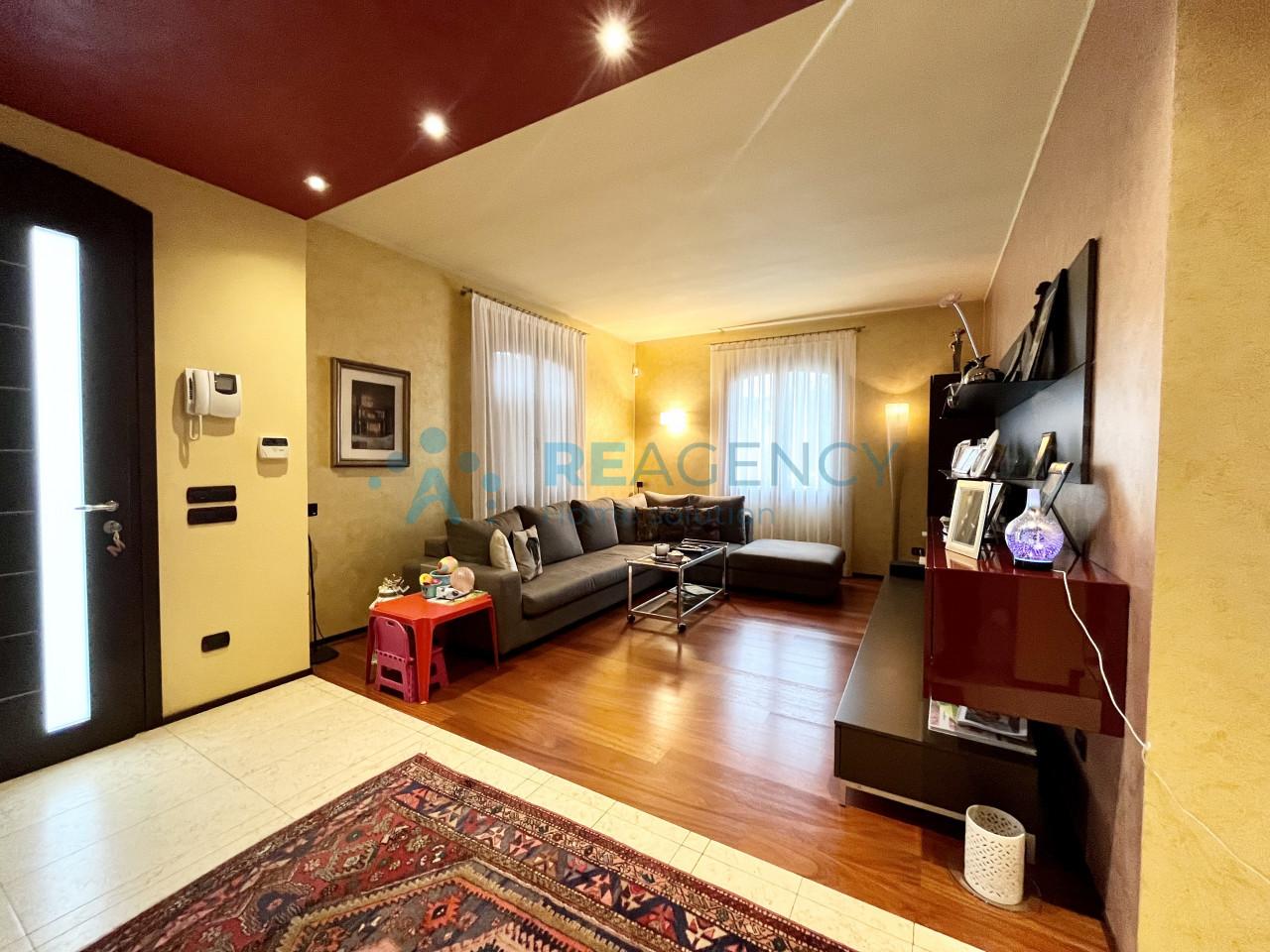 6 rooms Villa in Sovizzo, Italy No. 106607