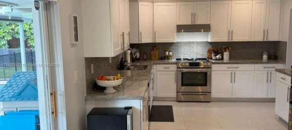 3 dormitorios villa en venta en Miami, Miami-Dade, Florida, USA № 614250 10