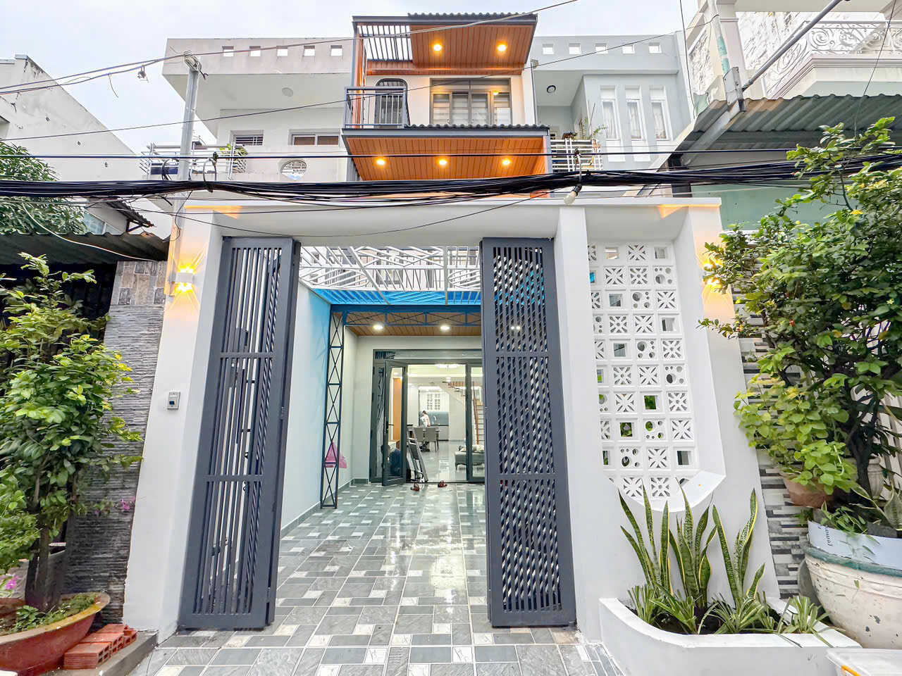 Adosado en District 7, Vietnam 76.8 m² No. 20077