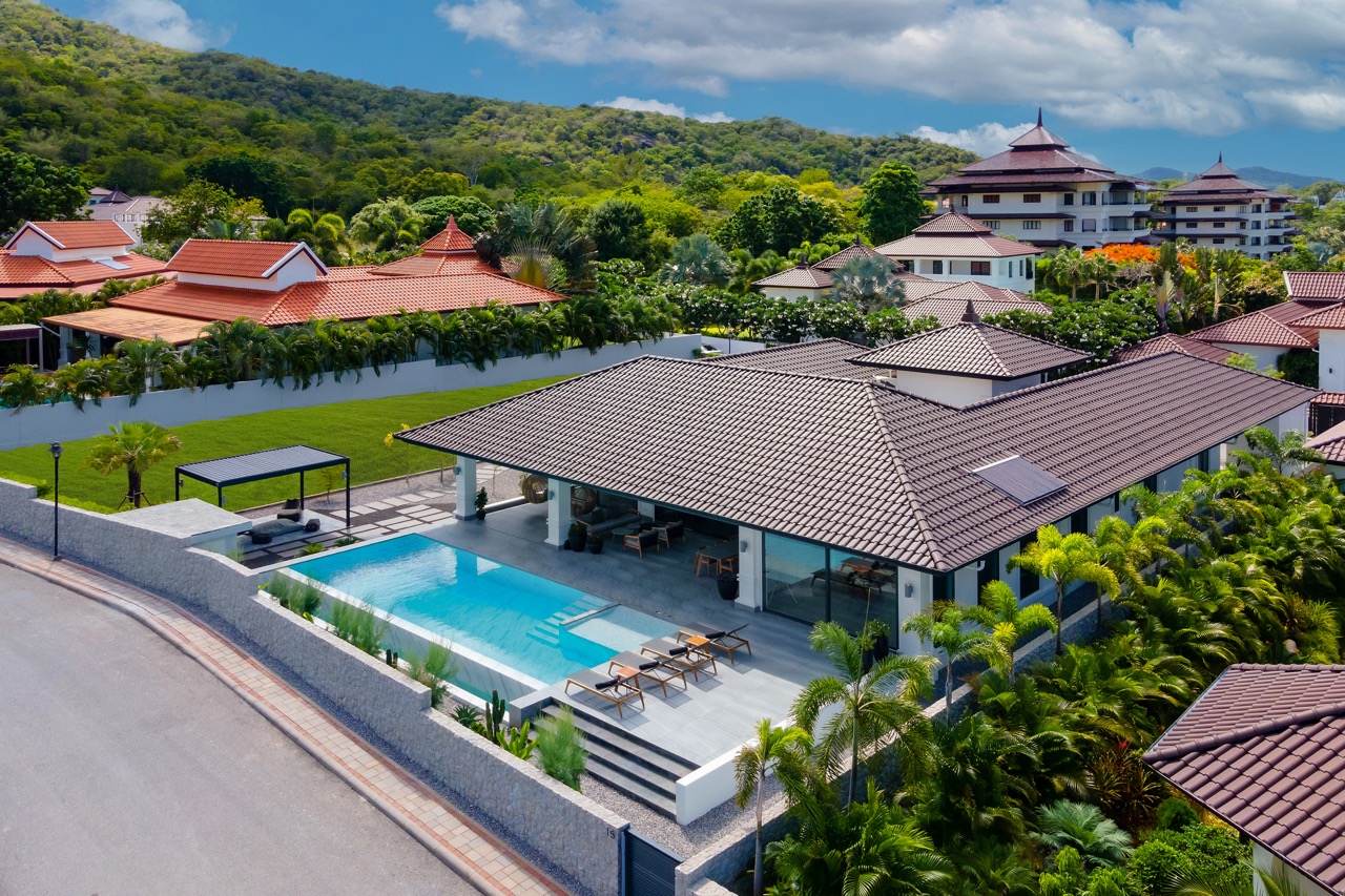 5 bedrooms Villa in Hua Hin, Thailand No. 4259