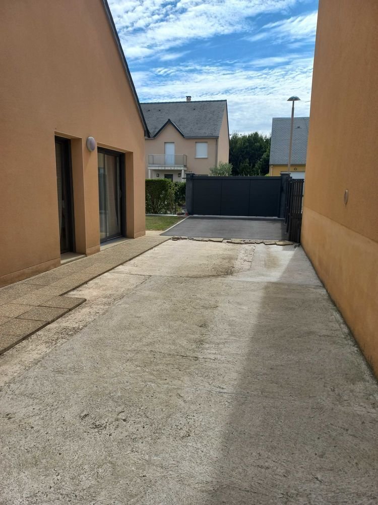 Casa de 5 divisões em Saint-Berthevin, France N.º 316045