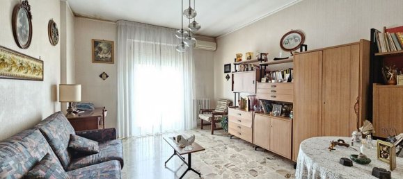 4-salle Appartement à Taranto, Italy No. 276330 8