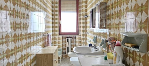 4-salle Appartement à Taranto, Italy No. 276330 12