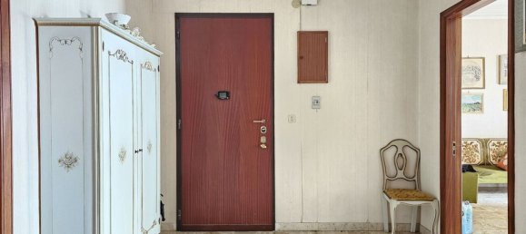 4-salle Appartement à Taranto, Italy No. 276330 3