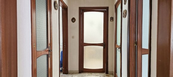 4-salle Appartement à Taranto, Italy No. 276330 10