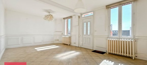 5 bedrooms House in Bernay, France No. 357574 3