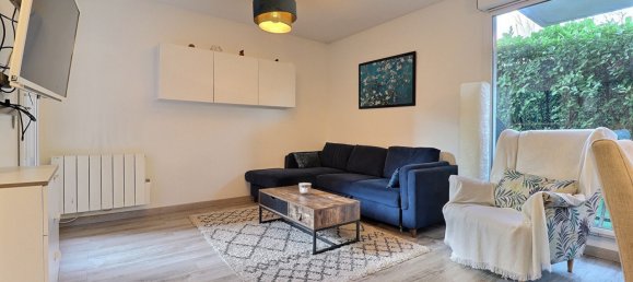 2 bedrooms Apartment in Saint-Denis, France No. 170848 2