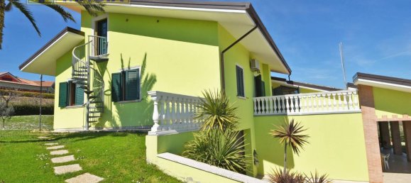 6 rooms Villa in Martinsicuro, Italy No. 175583 4