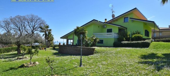 6 rooms Villa in Martinsicuro, Italy No. 175583 7