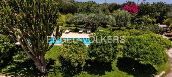 5 rooms Villa in Noto, Italy No. 123139 10