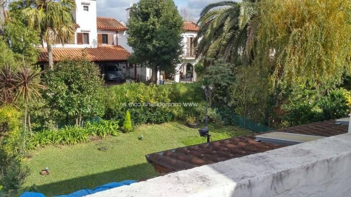 Casa de 3 dormitorios en Escobar, Argentina No. 55056