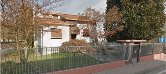 Дом с 7 комнатами в Чилавенья, Италия № 4224 42