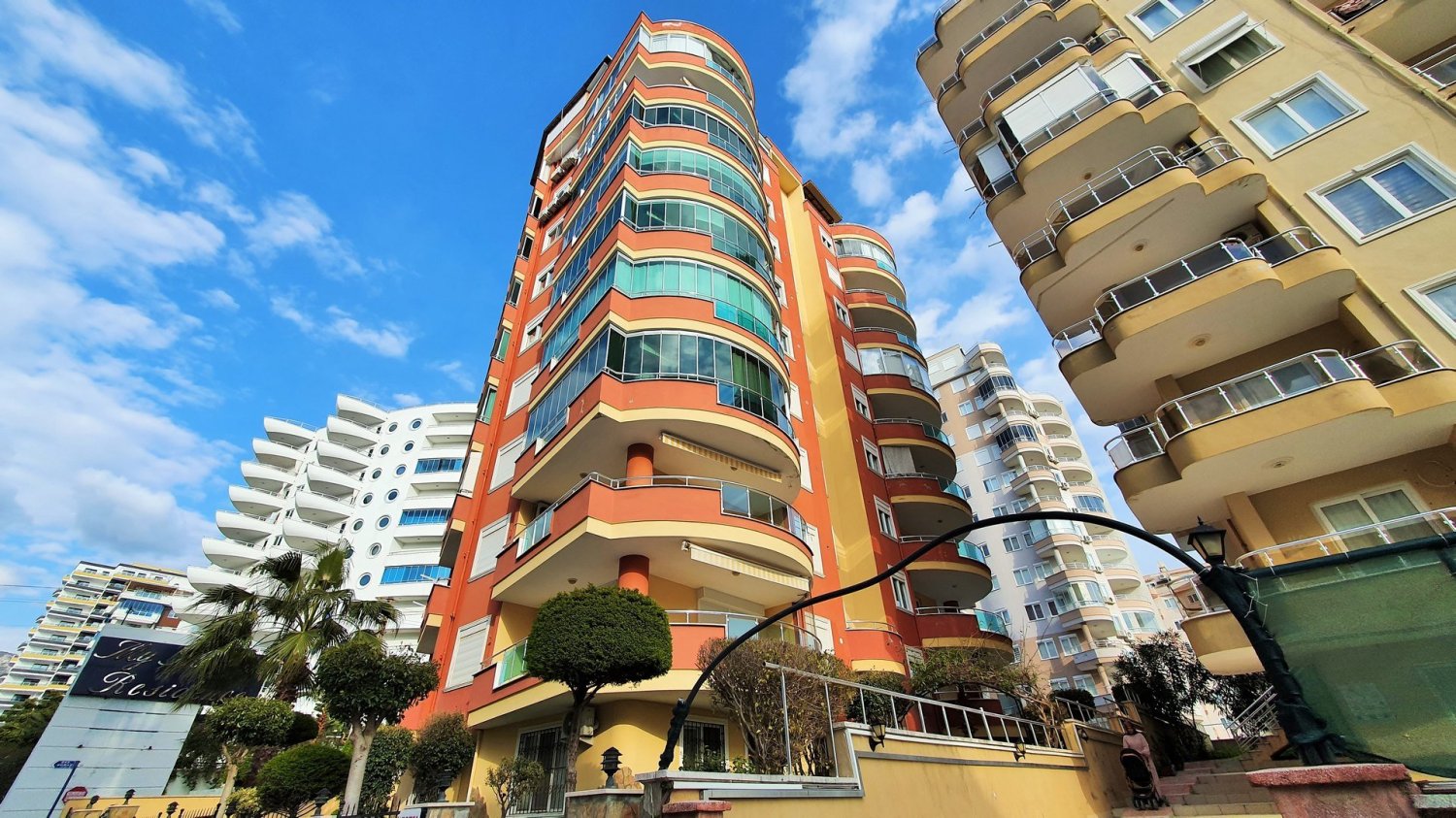 Apartment 4+1 in Mahmutlar, Turkey No. 13116