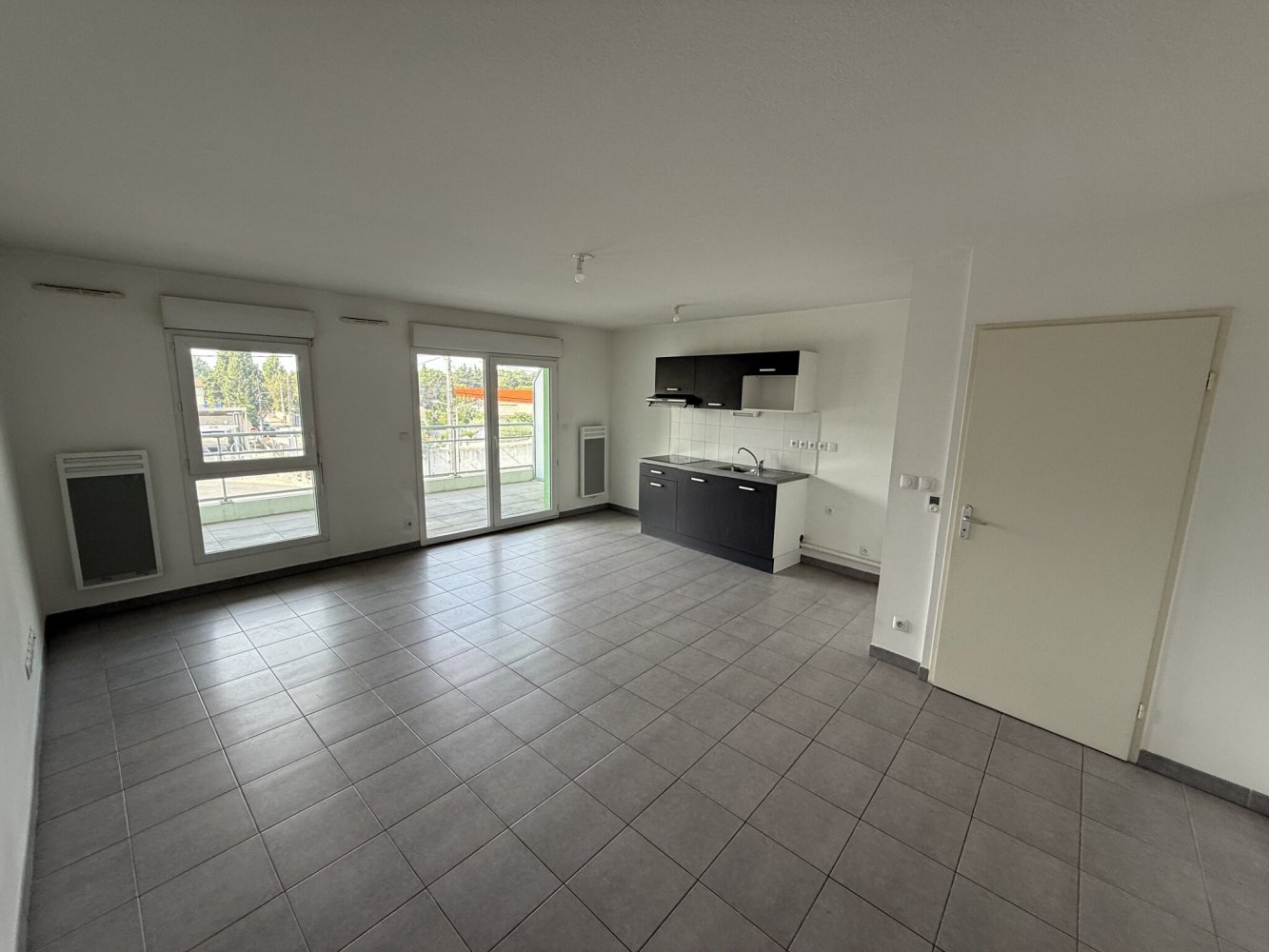 2 bedrooms Apartment in Nimes, France No. 355668