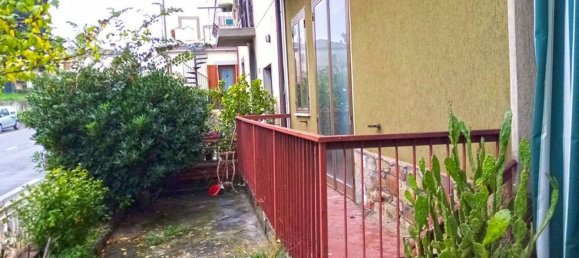 5 rooms Apartment in Arezzo, Italy No. 271835 3