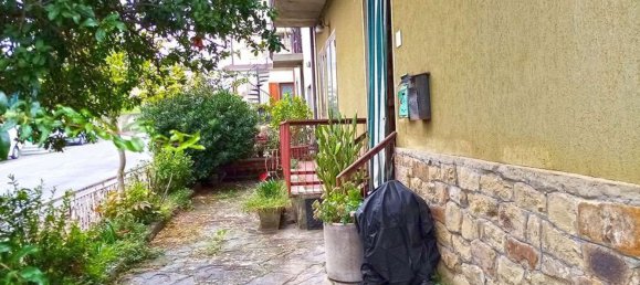 5 rooms Apartment in Arezzo, Italy No. 271835 4