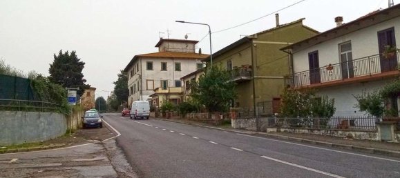 5 rooms Apartment in Arezzo, Italy No. 271835 2