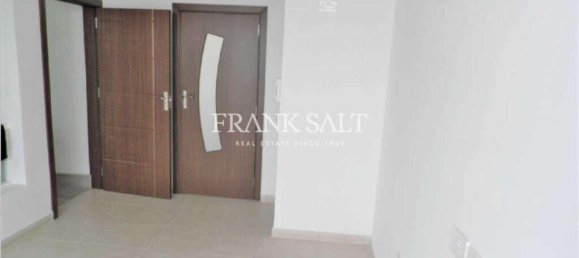 3 bedrooms Apartment in Xghajra, Malta No. 1851 4