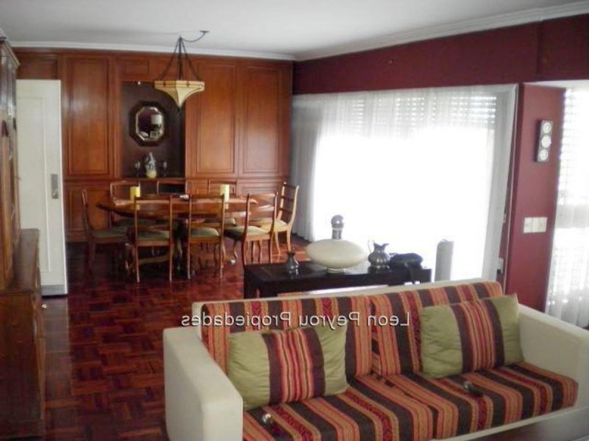 4 bedrooms Apartment in Montevideo, Uruguay No. 2454