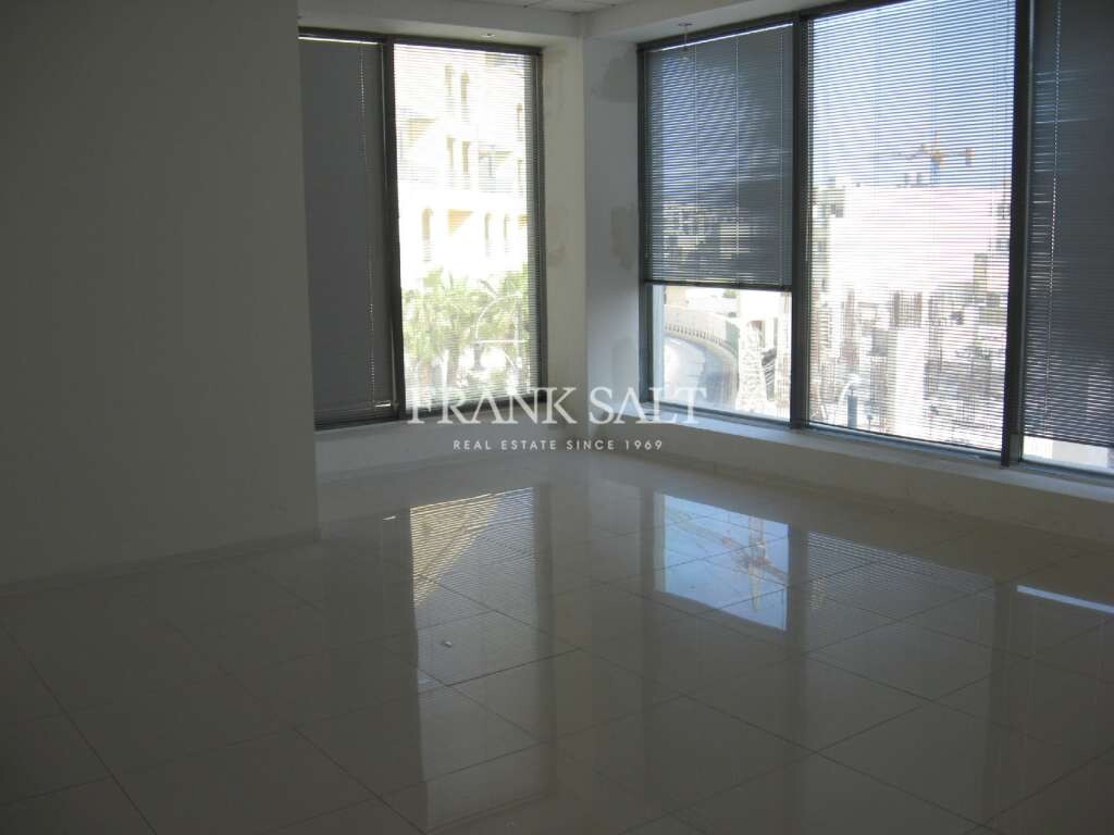 Escritório em Saint Julian's, Malta 240 m² N.º 11758