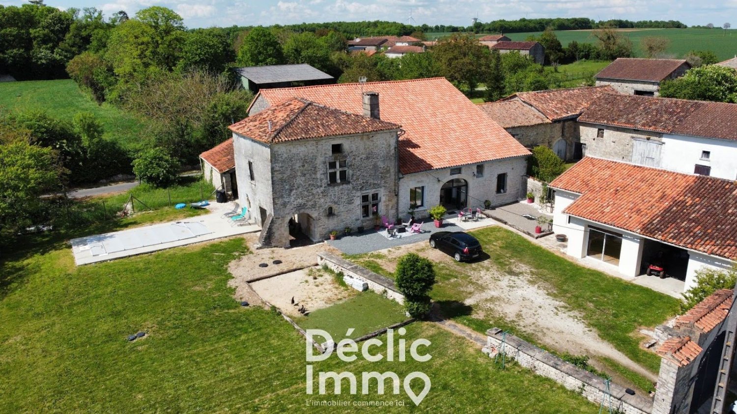 5 chambres Maison à Fontenille, France No. 102212