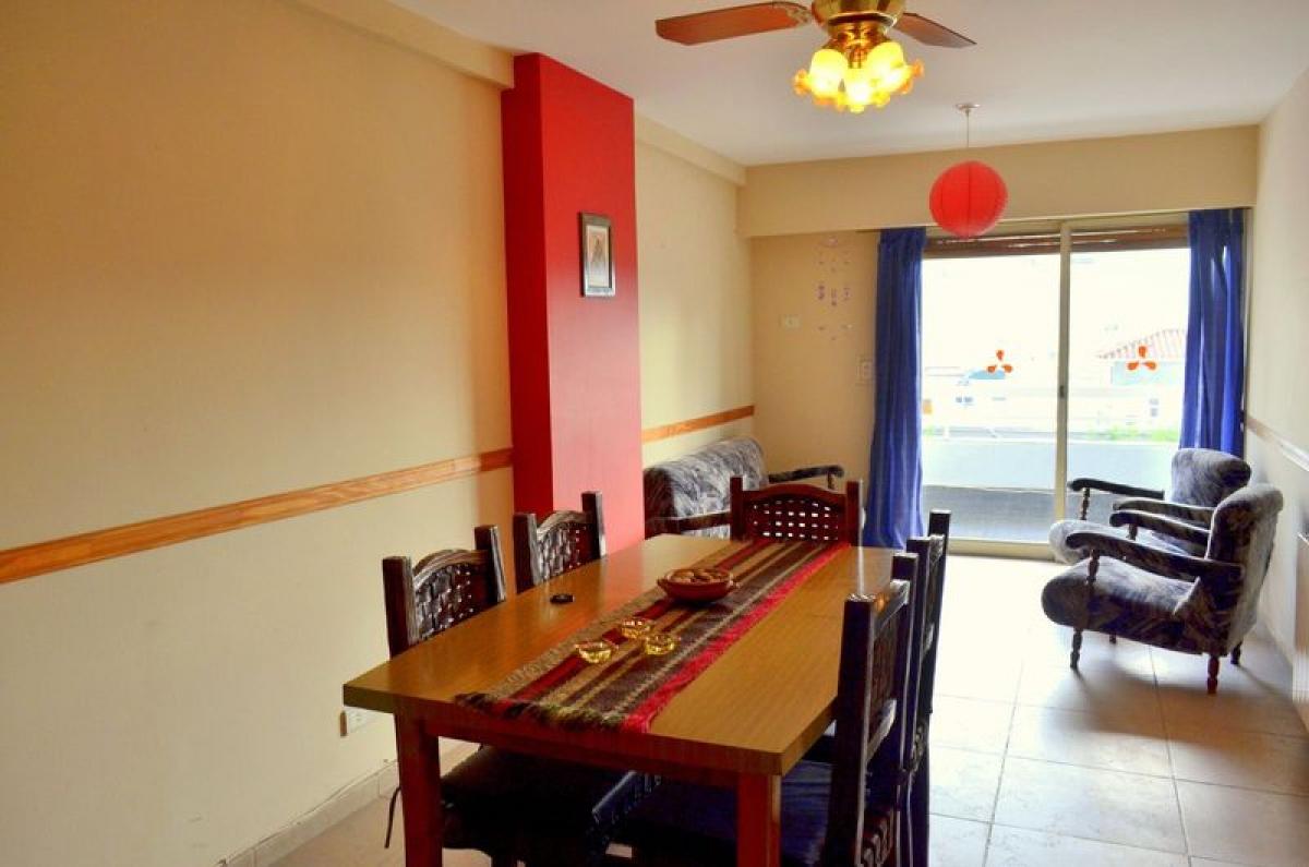 Apartamento de 3 dormitorios en Córdoba, Argentina No. 56051