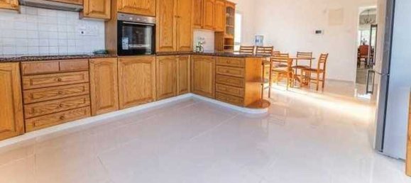 4 bedrooms House in Mesa Geitonia, Cyprus No. 10661 8