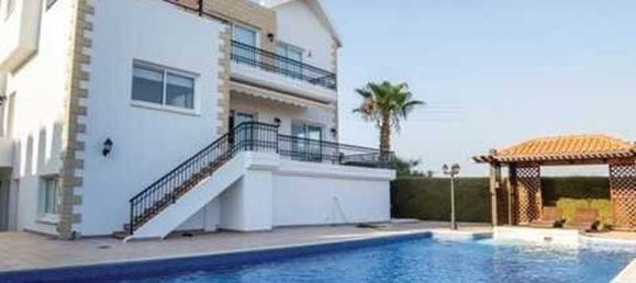 4 bedrooms House in Mesa Geitonia, Cyprus No. 10661 3