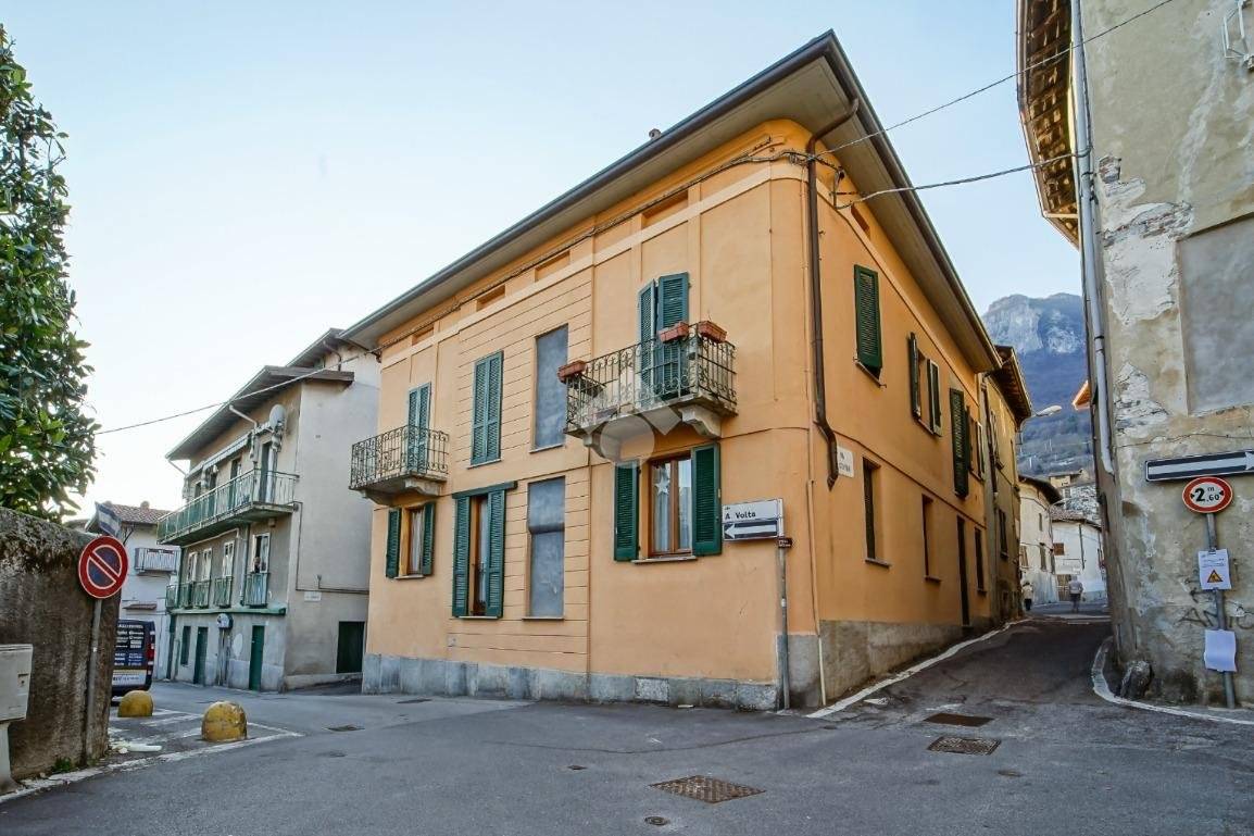 1 bedroom Apartment in Valmadrera, Italy No. 287473