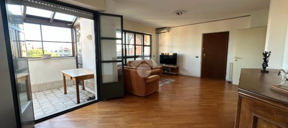 2 bedrooms Apartment in Milan, Italy No. 263374 7