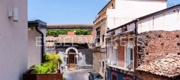 Дом с 6 комнатами в Катания, Италия № 36842 22